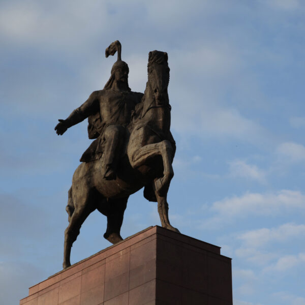 Manas-monument-2